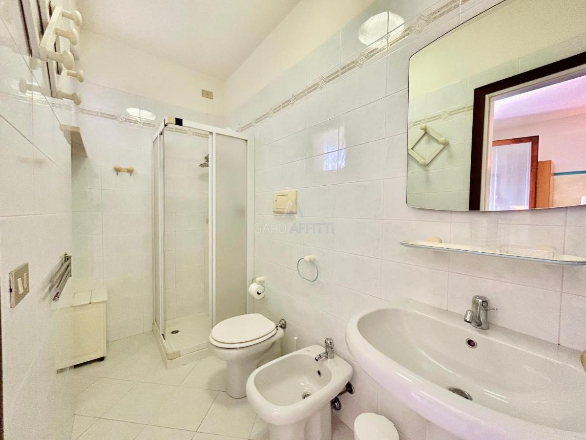 Perseo Apartment - 200M Dal Lago Di Garda Сирмионе Экстерьер фото