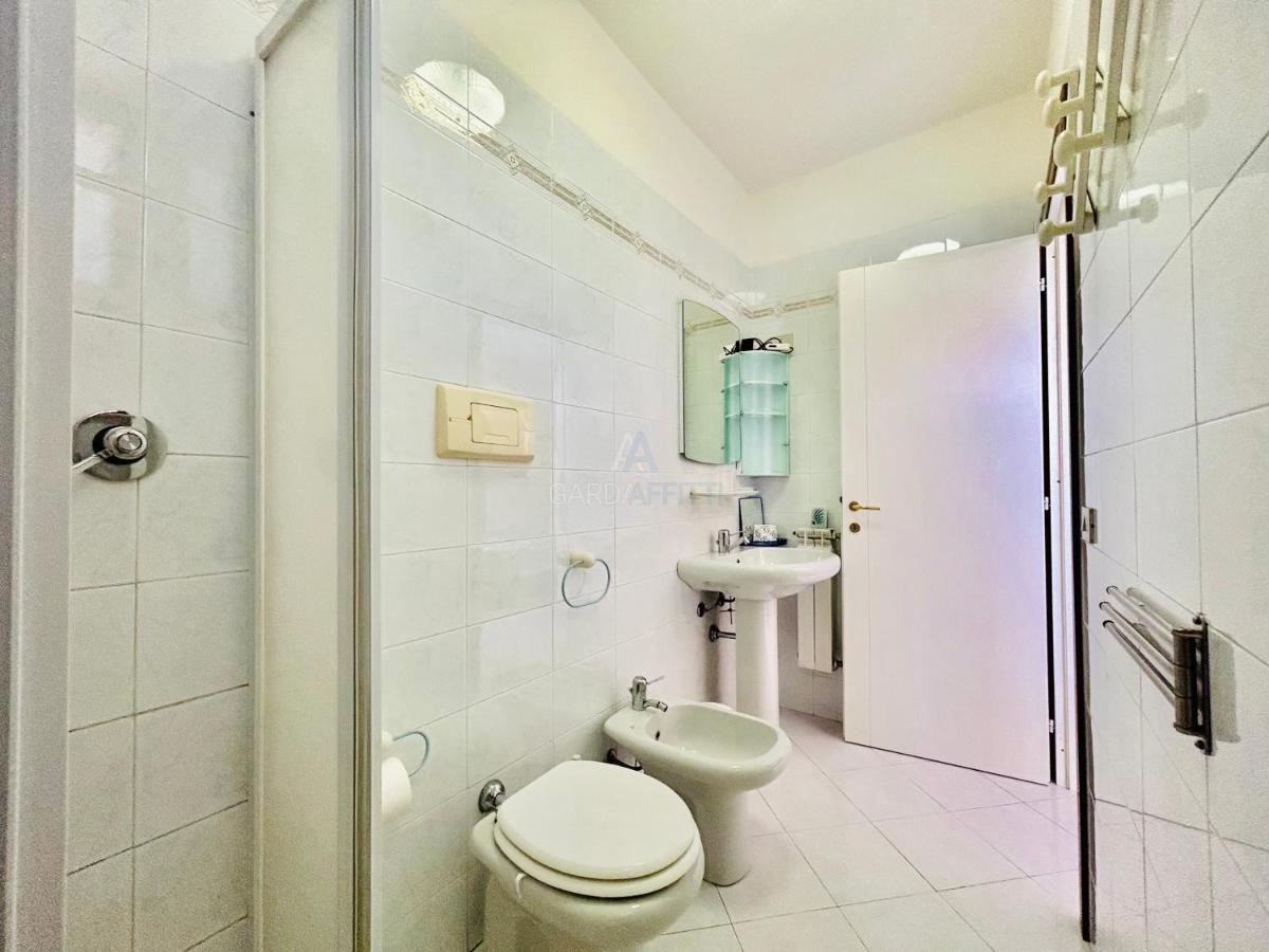 Perseo Apartment - 200M Dal Lago Di Garda Сирмионе Экстерьер фото